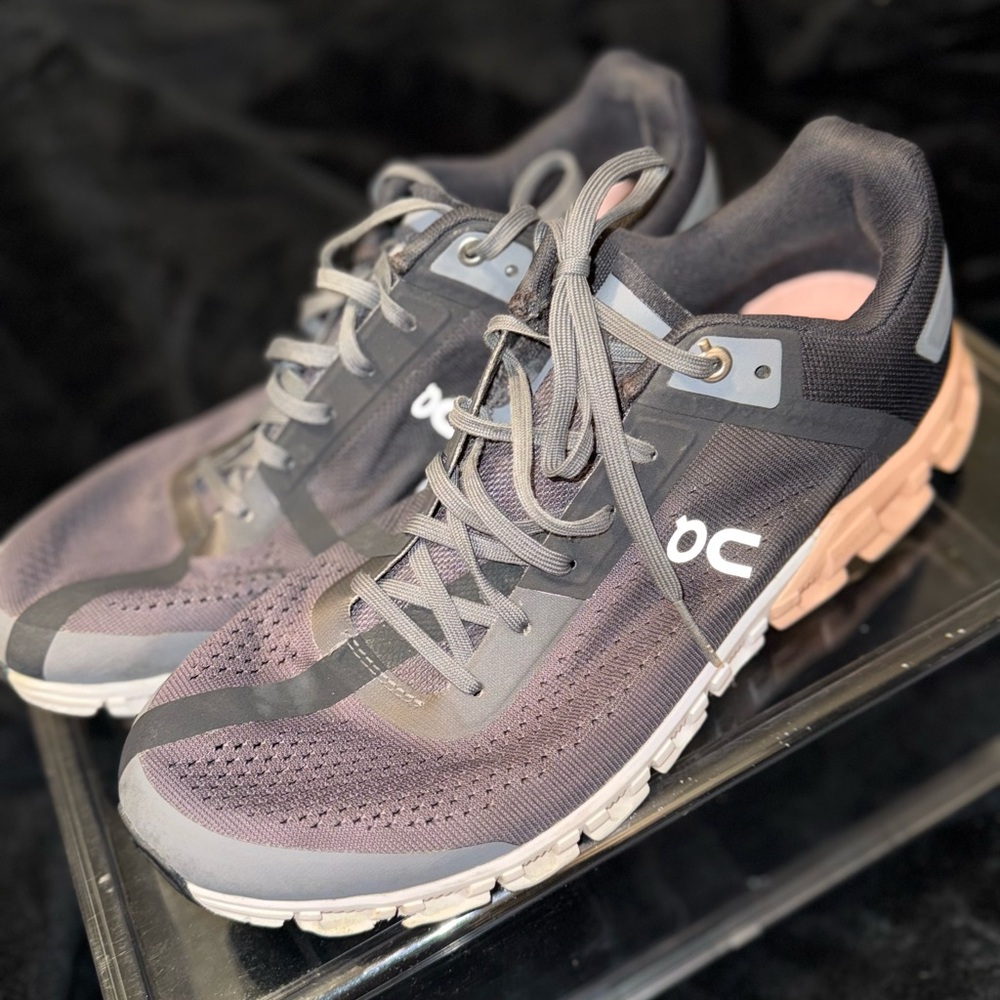 On Running Gray and Pink Athletic Shoes with Modern Design